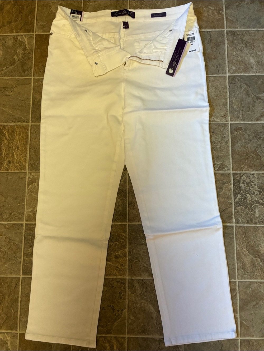 Gloria Vanderbilt Women’s White Jeans- AMANDA- Size 14 short - NWT